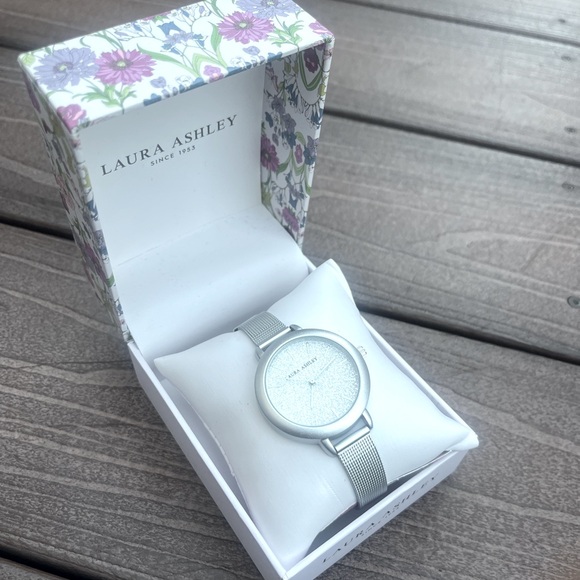 💥HP 💥 Women's Glitz Sparkle Dial Spray Silver Alloy Mesh Band Watch 36mm - Picture 3 of 7